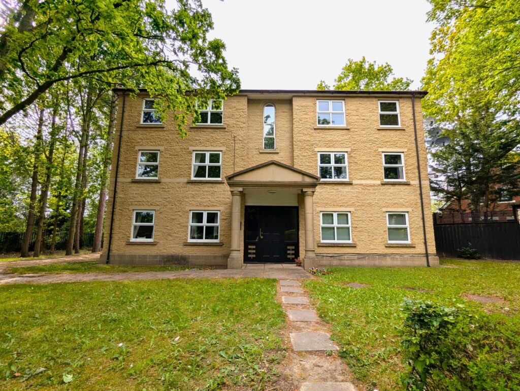 The Pines, Washington, NE37